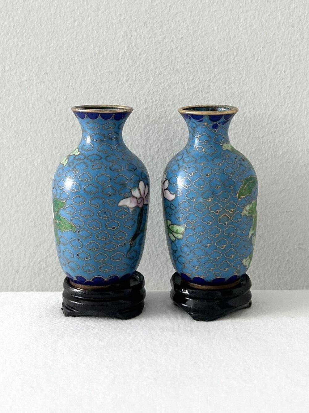 Set of 2 Vintage Miniature Cloisonne Vases With Base Floral Blue Enamel Brass - Picture 3 of 5